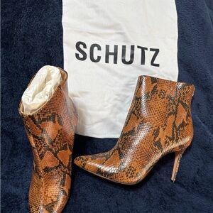 NEW Schutz high heel animal print booties